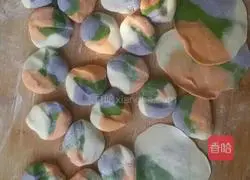 Illustration of how to make colorful dumplings 4