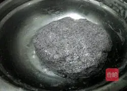 Illustration of how to make black rice noodles steamed buns 4