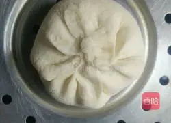 Illustration of how to make cowpea meat buns 14