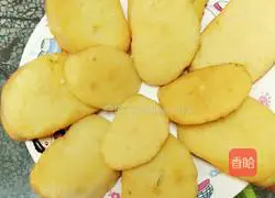 Illustration of how to make egg steamed bun slices 4