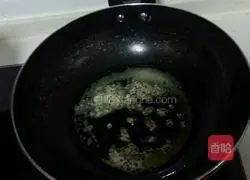 Illustration of how to make pork and green onion dumpling stuffing 6