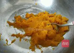 Illustration of how to make golden steamed buns 2