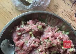 Illustration of how to make wontons 1