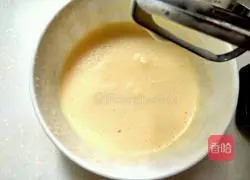 Illustration of how to make banana chocolate milk waffles 5