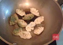 Illustration of how to make fried leek dumplings 8