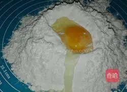 Illustration of how to make spiced dough puff pastry 1