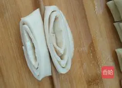 Illustration of making homemade steamed buns and flower rolls at home 6