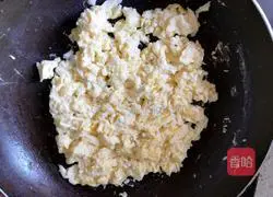 Illustration of how to make vegetarian dumplings with cucumber filling 7