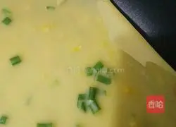 Illustration of how to make fried scallion pancakes 7