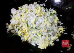 Illustration of how to make mushroom fried rice 4