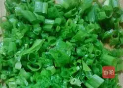 Illustration of how to make egg and green onion cake 4