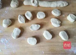 Illustration of how to make steamed buns with mushroom and bean paste 9