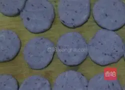 Illustration of how to make glutinous rice and purple potato cakes 4