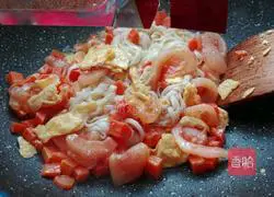 Illustration of how to make carrot and egg fried noodles 10