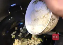 Illustration of how to make cheese fried rice for one person 8