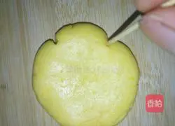 Illustration of how to make flower-shaped pumpkin cake 6