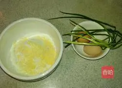 How to make scallion egg pancakes 1