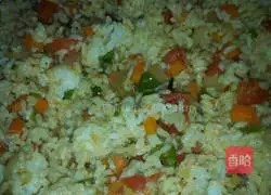 Illustration of how to make colorful egg fried rice 8