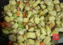 Illustration of how to make golden fried steamed buns 7