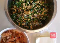 Illustration of how to make leek, egg and shrimp dumplings 3