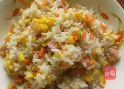 Illustration of how to make pastoral corn and ham fried rice 7