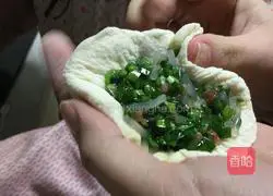 Illustration of how to make leek buns 6