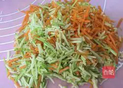 Illustration of how to make pumpkin and egg pancakes 2