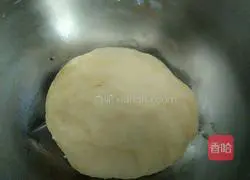 Illustration of how to make white skin red bean and purple potato cakes 3