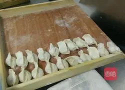 Illustration of how to make pork and radish dumplings 8