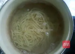 Illustration of how to make ham fried noodles 3