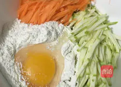 Zucchini and Carrot Omelette Recipe Illustration 2