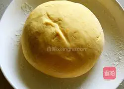 Illustration of how to make small pumpkin steamed buns 3