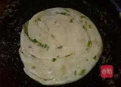 Illustration of how to make scallion pancake 10 