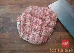 Illustration of how to make mushroom and pork dumplings 1