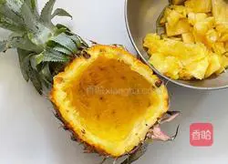 Illustration of how to make pineapple fried rice 1