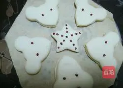 Illustration of how to make Mickey Mouse steamed buns 10