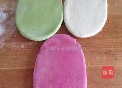 Illustration of how to make rainbow noodles 4