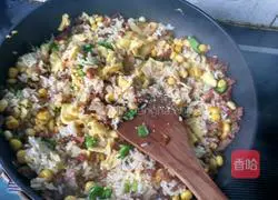 Illustration of how to make sausage fried rice 13