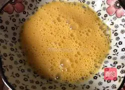 Illustration of how to make ham and egg fried rice 3