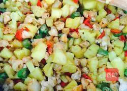 Pineapple Illustration of how to make seafood fried rice 2