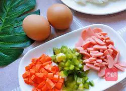 Illustration of how to make homemade egg fried rice 1