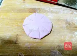 Illustration of how to make purple sweet potato flower steamed buns 14