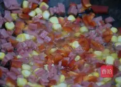 Illustration of how to make bacon and egg fried rice 5