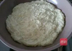 Illustration of how to make courgette egg pancake 4