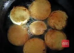 Illustration of how to make fried steamed bun slices 3