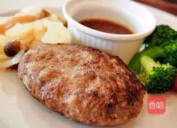 Illustration of how to make hamburger patties 6