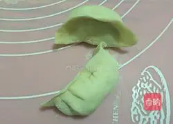 Illustration of how to make mushroom and pork dumplings 9