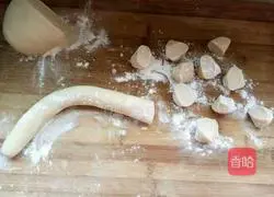 Illustration of how to make dumplings with chrysanthemum fillings 7