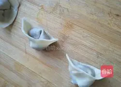 Illustration of how to make appetizing breakfast wontons 7
