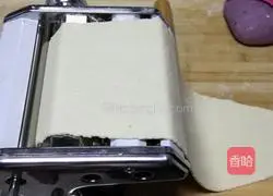 Illustration of how to make rainbow striped noodles 9